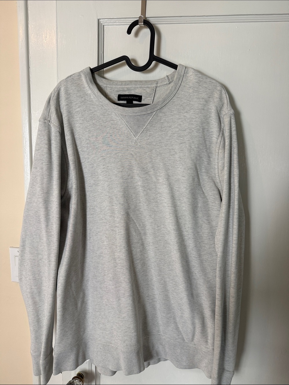 Banana Republic Men's Heather Light Gray Crew Sweatshirt